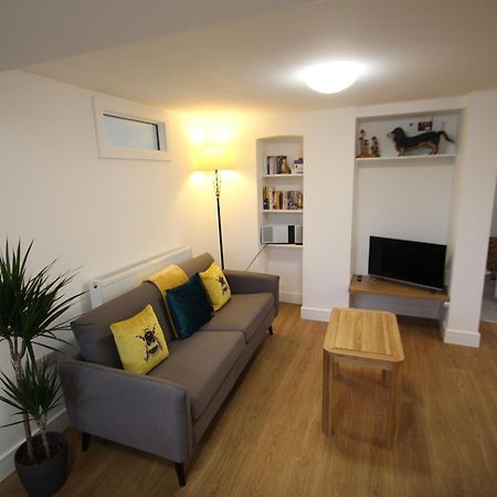 The Garden Apartment نيوتن أبوت المظهر الخارجي الصورة