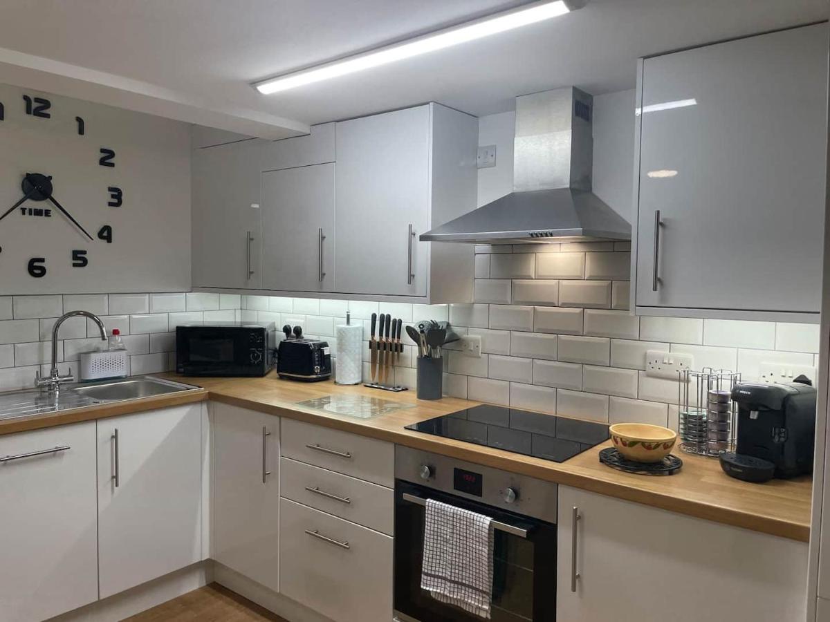 The Garden Apartment نيوتن أبوت المظهر الخارجي الصورة